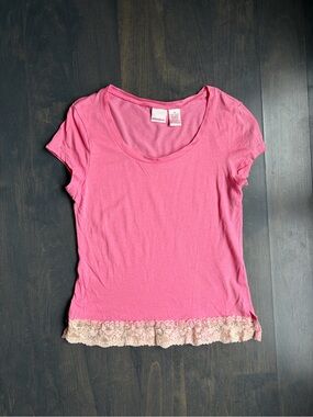 Y2K Xhilaration Pink Scoop Neck Tee with Cream Lace Hem Size Medium